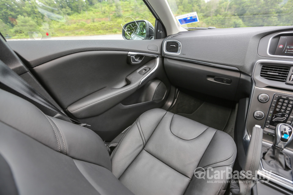 Volvo V40 Mk1 (2013) Interior