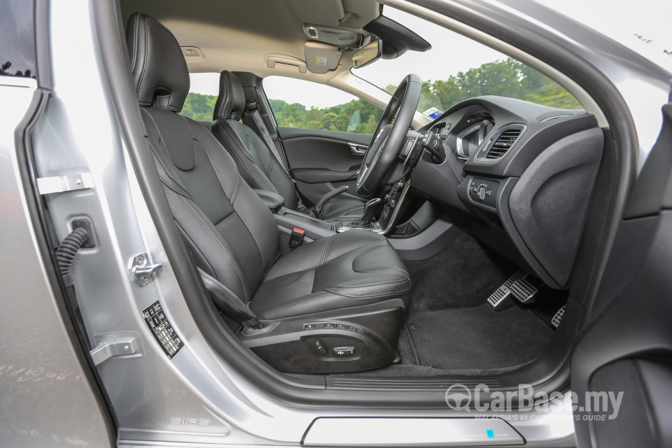 Volvo V40 Mk1 (2013) Interior
