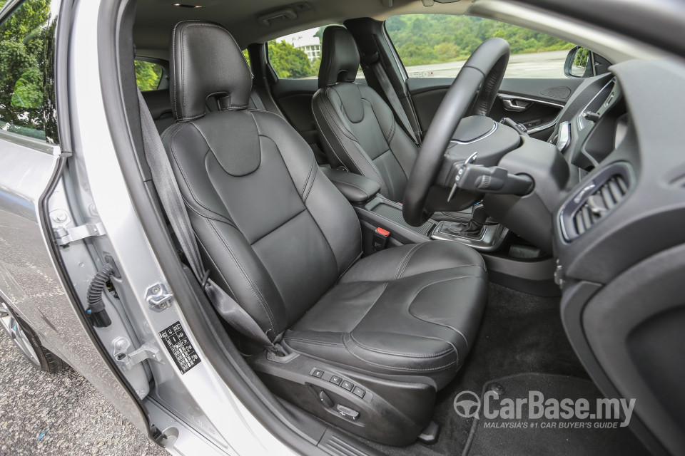 Volvo V40 Mk1 (2013) Interior