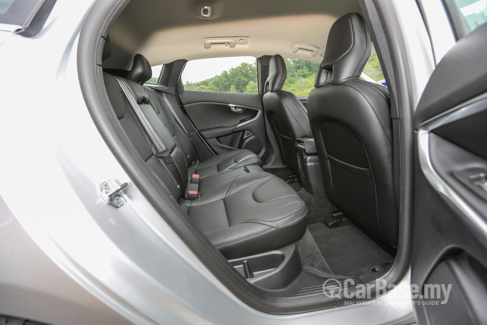 Volvo V40 Mk1 (2013) Interior