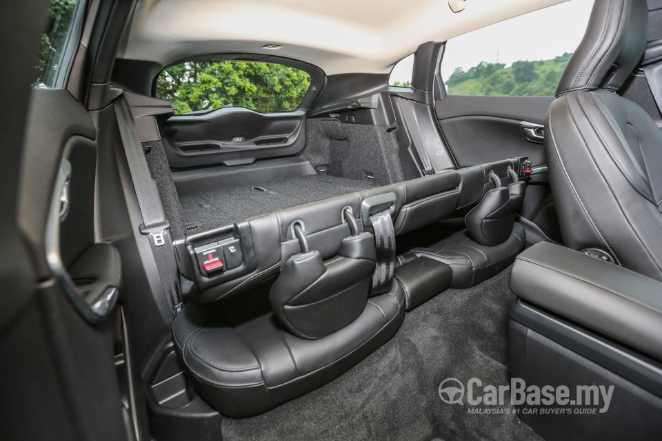 Volvo V40 Mk1 (2013) Interior