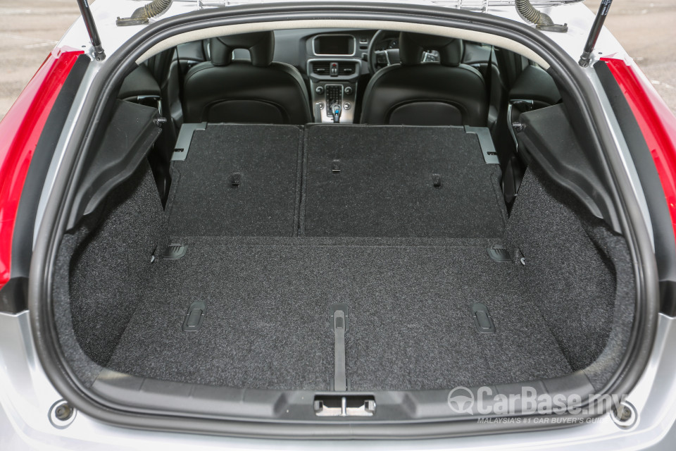 Volvo V40 Mk1 (2013) Interior