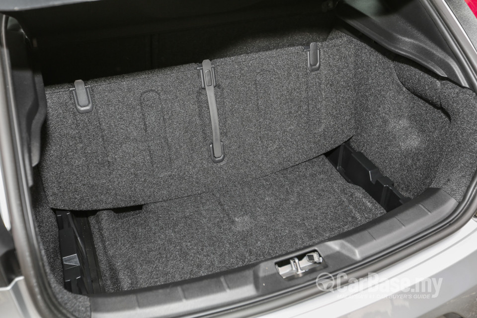 Volvo V40 Mk1 (2013) Interior