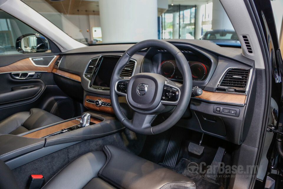 Toyota Fortuner AN160 (2016) Interior