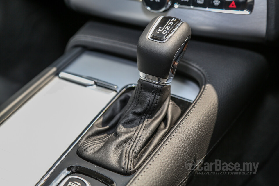 Toyota Fortuner AN160 (2016) Interior