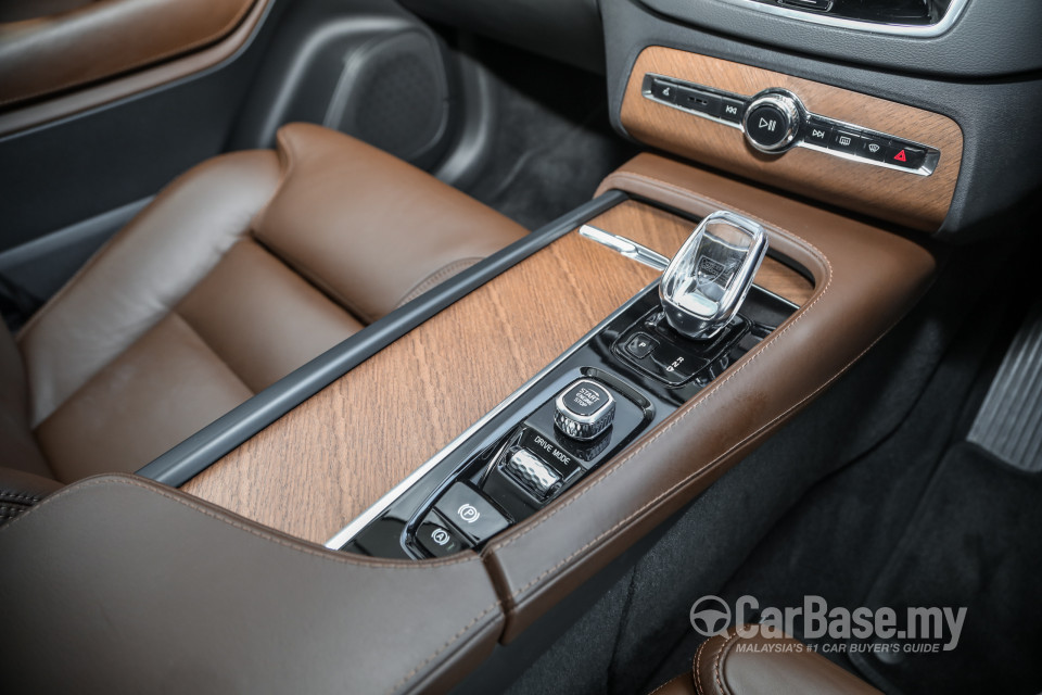Volvo XC90 Mk2 Facelift (2019) Interior