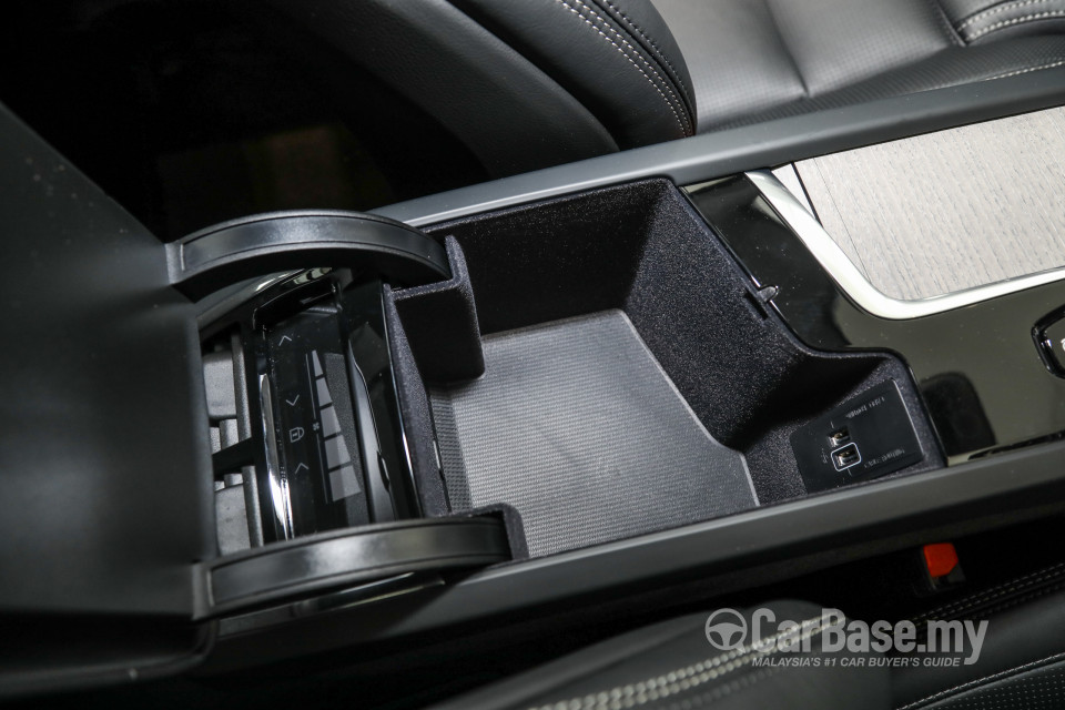 Volvo XC90 Mk2 Facelift (2019) Interior