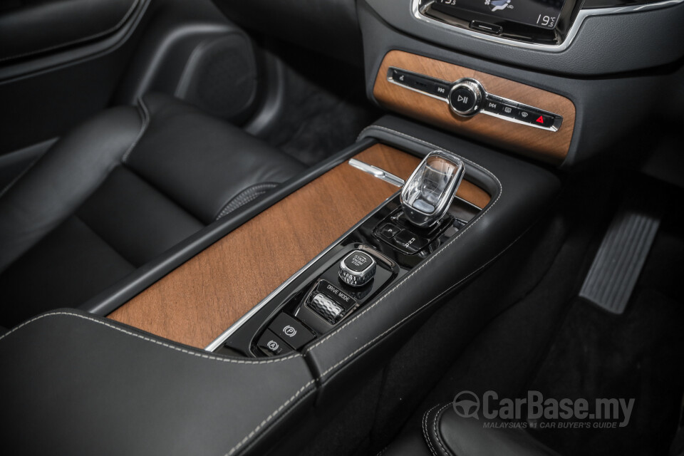 Volvo XC90 Mk2 Facelift (2019) Interior