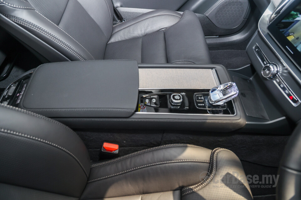 Volvo XC90 Mk2 Facelift 2 (2025) Interior