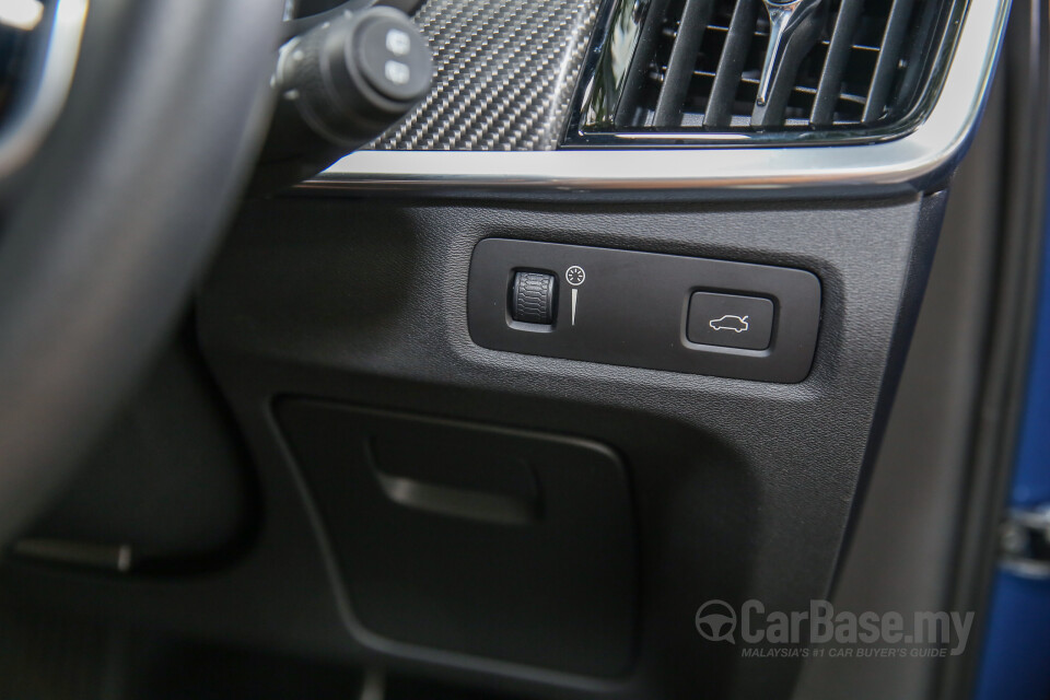 Perodua Aruz D38L (2019) Interior