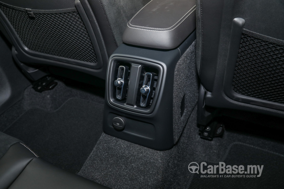 Volvo XC40 Mk1 (2018) Interior