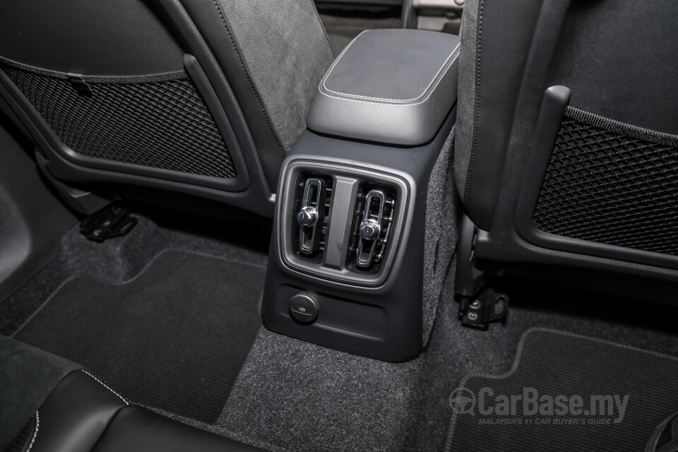 Volvo XC40 Mk1 (2018) Interior
