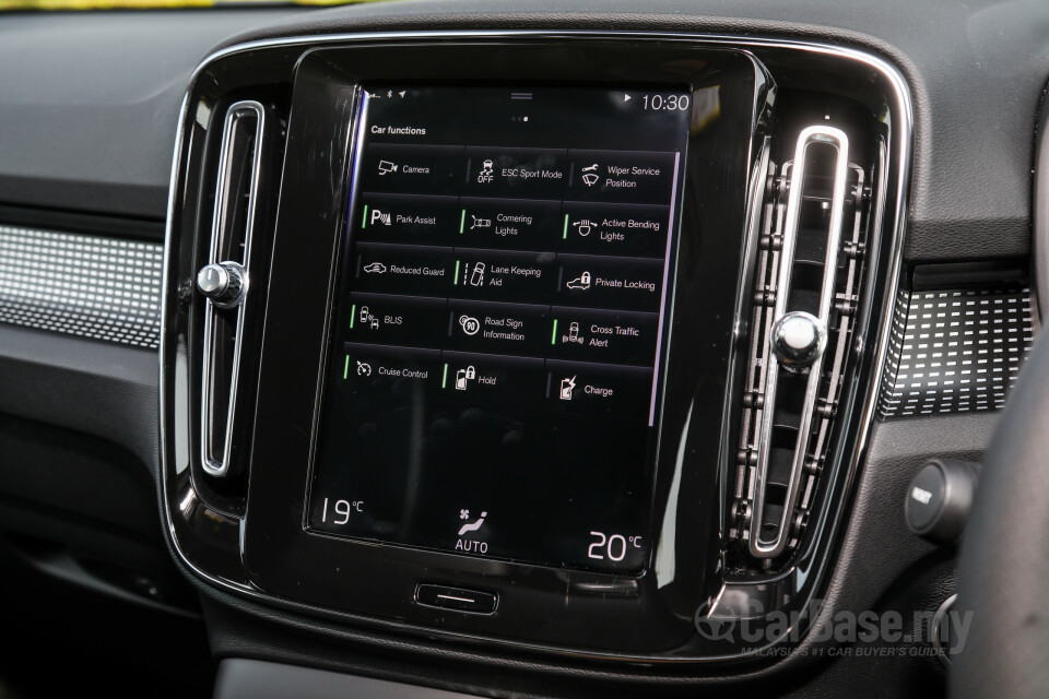Volvo XC40 Mk1 (2018) Interior
