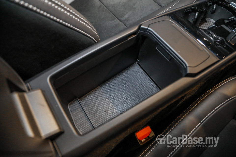 Volvo XC40 Recharge Electric Mk1 (2022) Interior
