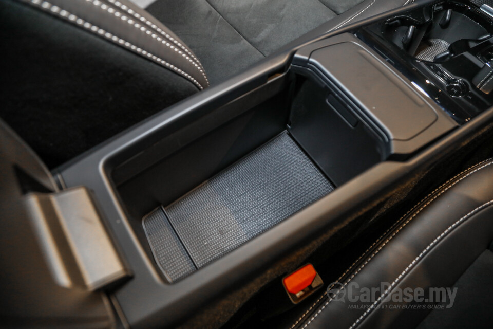 Volvo XC40 Recharge Electric Mk1 (2022) Interior