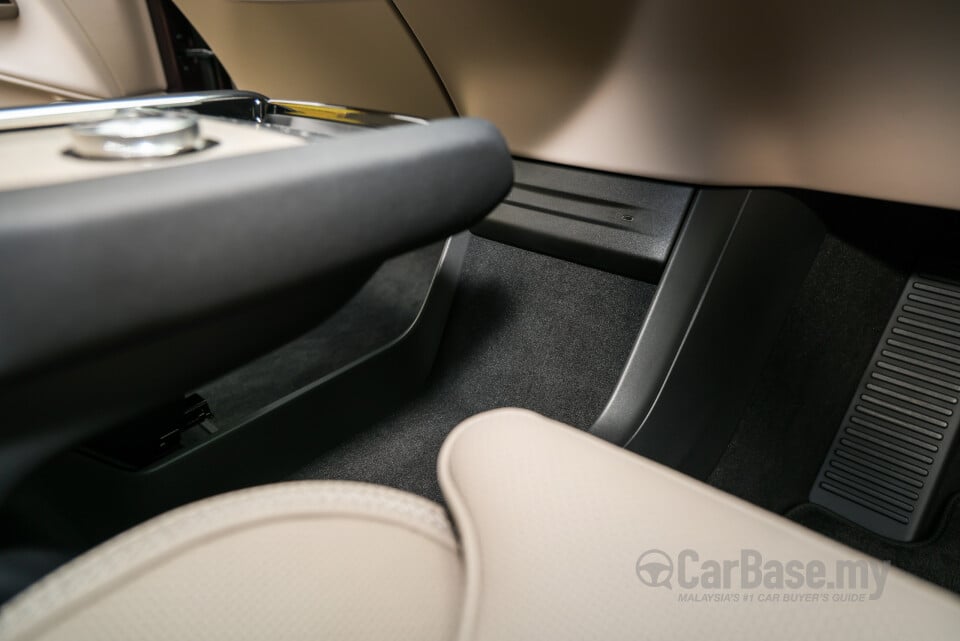 Volvo EX90 EE (2025) Interior