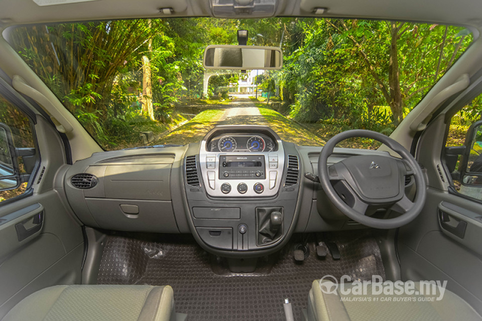 Maxus V80 Mk2 (2011) Interior