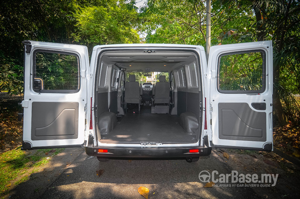 Maxus V80 Mk2 (2011) Interior