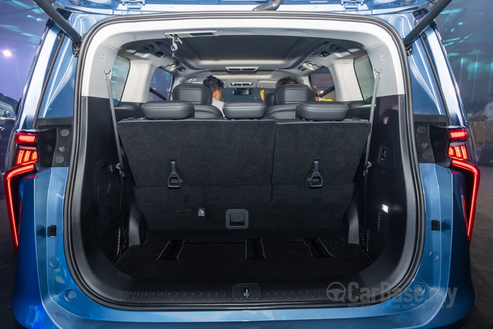 Maxus MIFA 9 Mk1 (2023) Interior