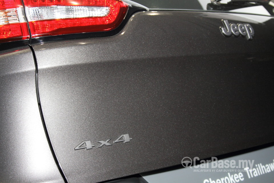 Jeep Cherokee KL (2014) Exterior