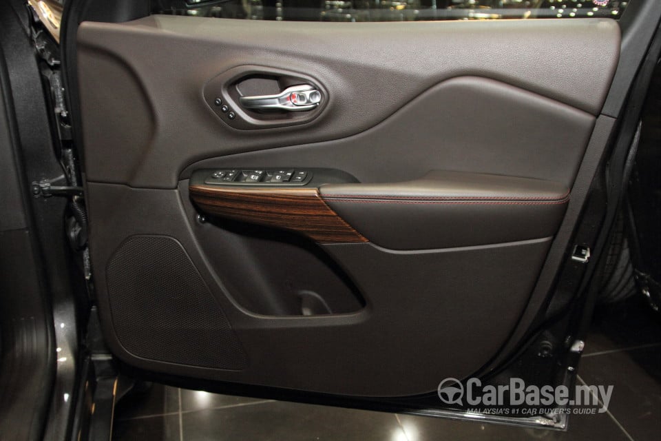 Jeep Cherokee KL (2014) Interior
