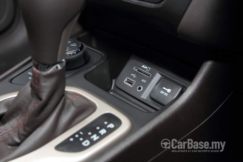 Jeep Cherokee KL (2014) Interior