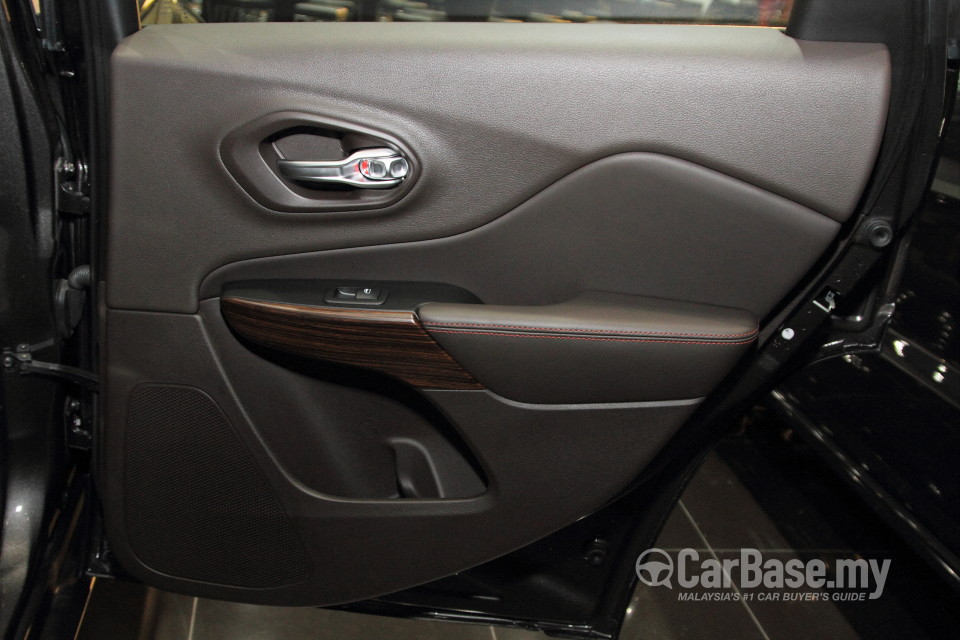Jeep Cherokee KL (2014) Interior