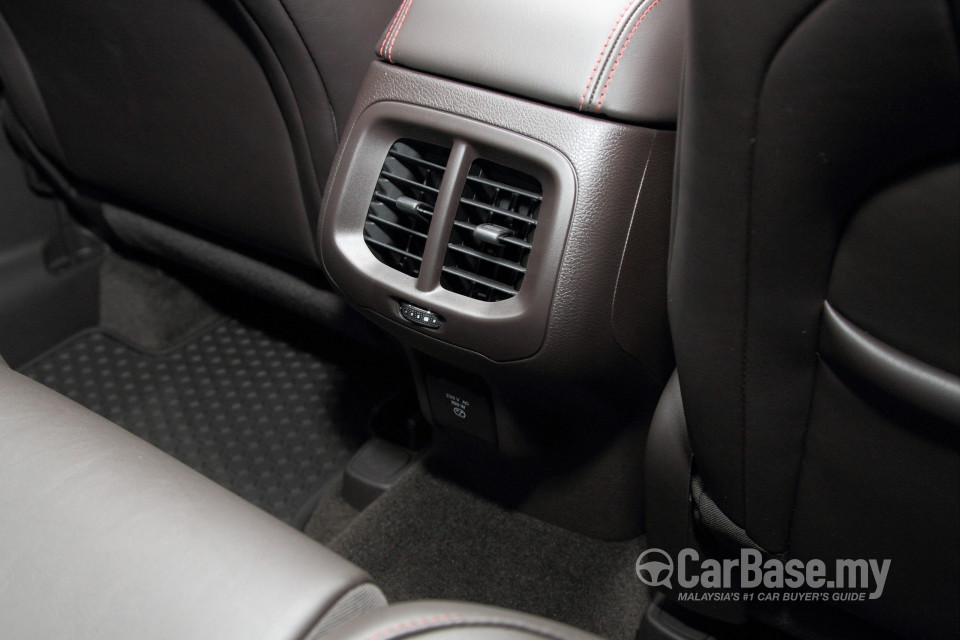 Jeep Cherokee KL (2014) Interior