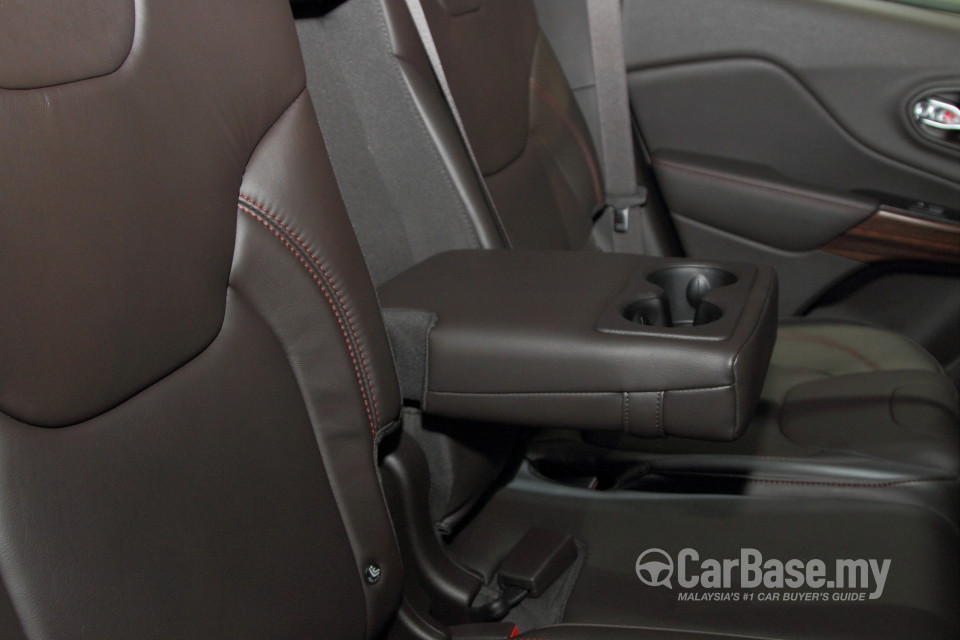 Jeep Cherokee KL (2014) Interior