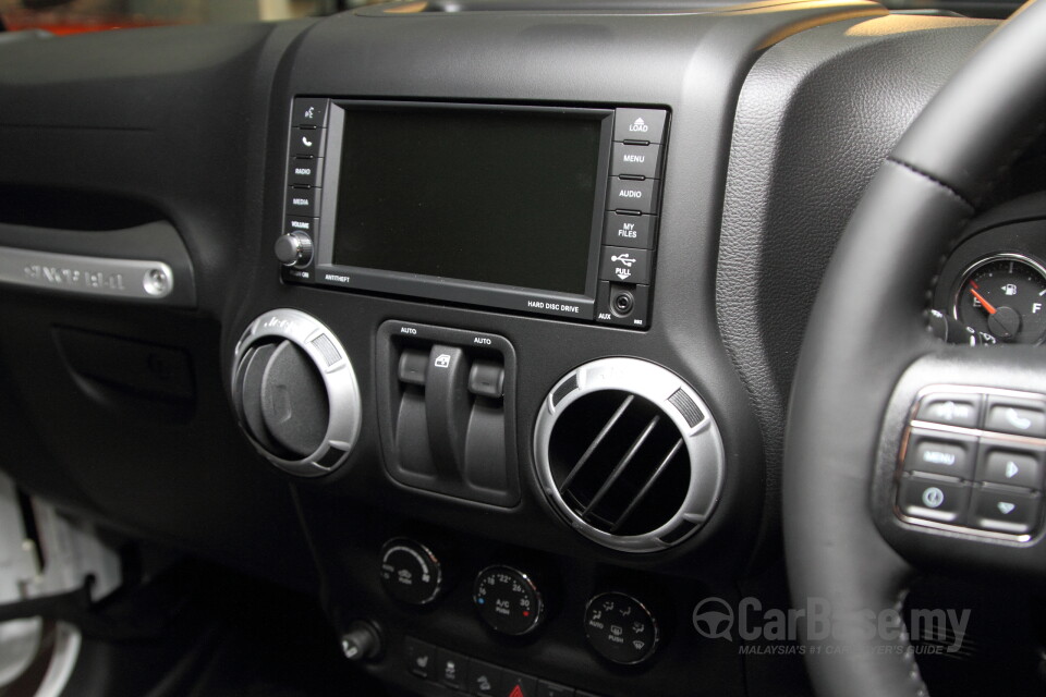 Toyota Innova AN140 (2016) Interior