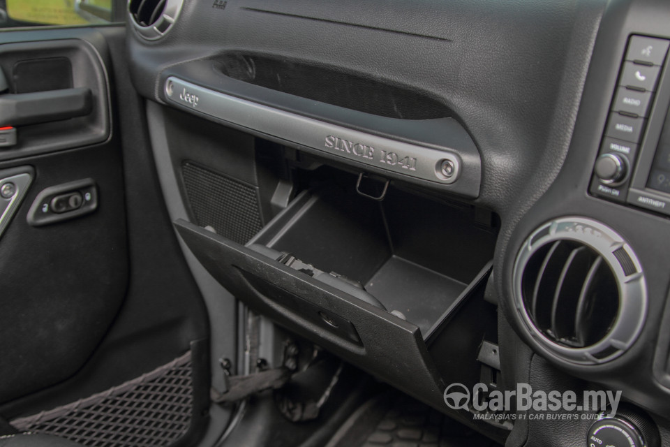 Jeep Wrangler JK (2014) Interior