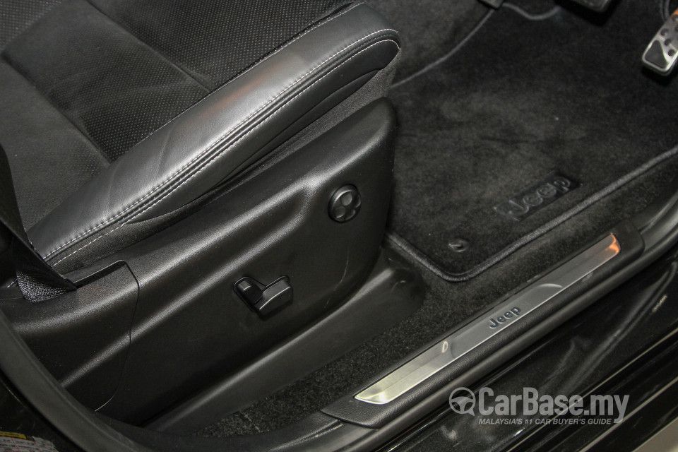Jeep Grand Cherokee SRT WK2 SRT (2015) Interior