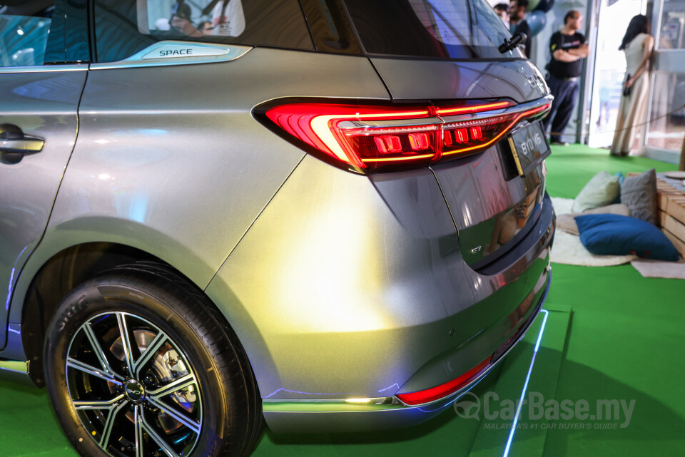 BYD M6 Mk2 Facelift (2024) Exterior