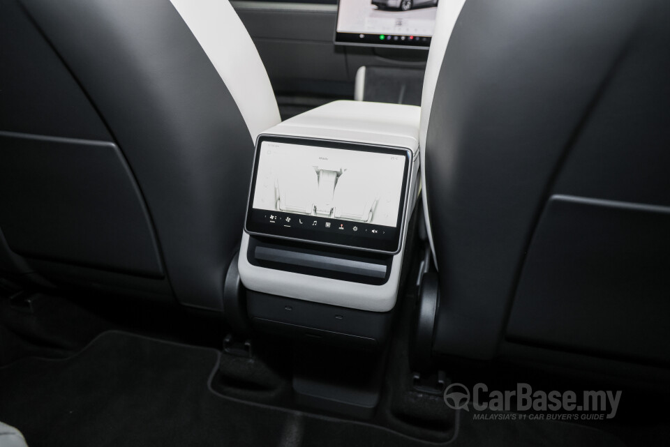 Tesla Model Y Juniper (2025) Interior