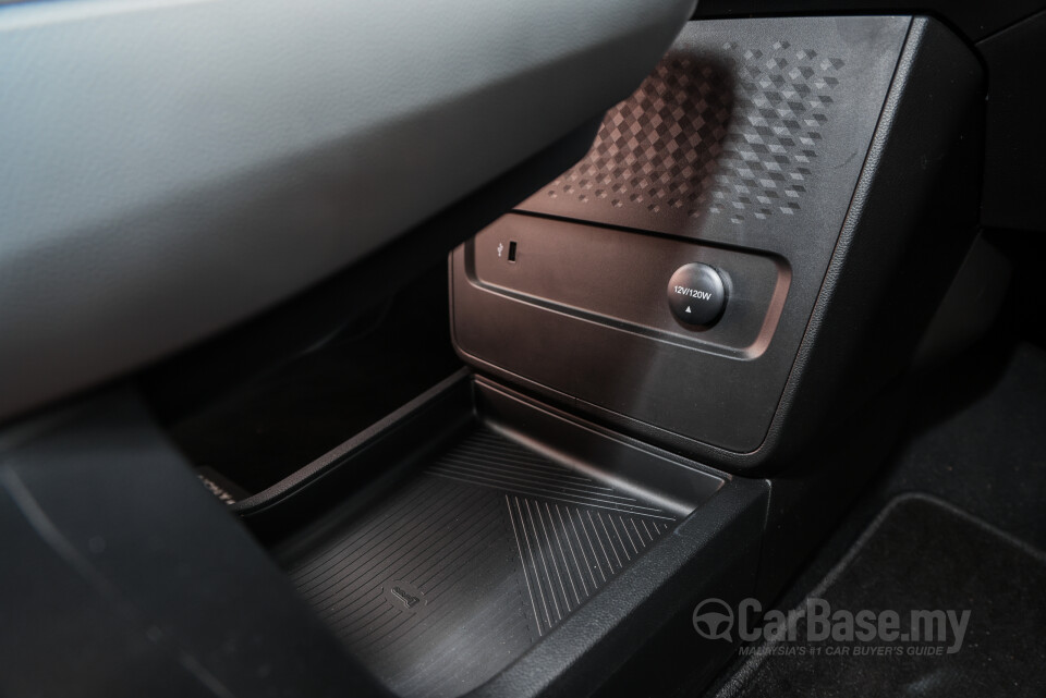 Aion Y Plus Mk1 (2024) Interior
