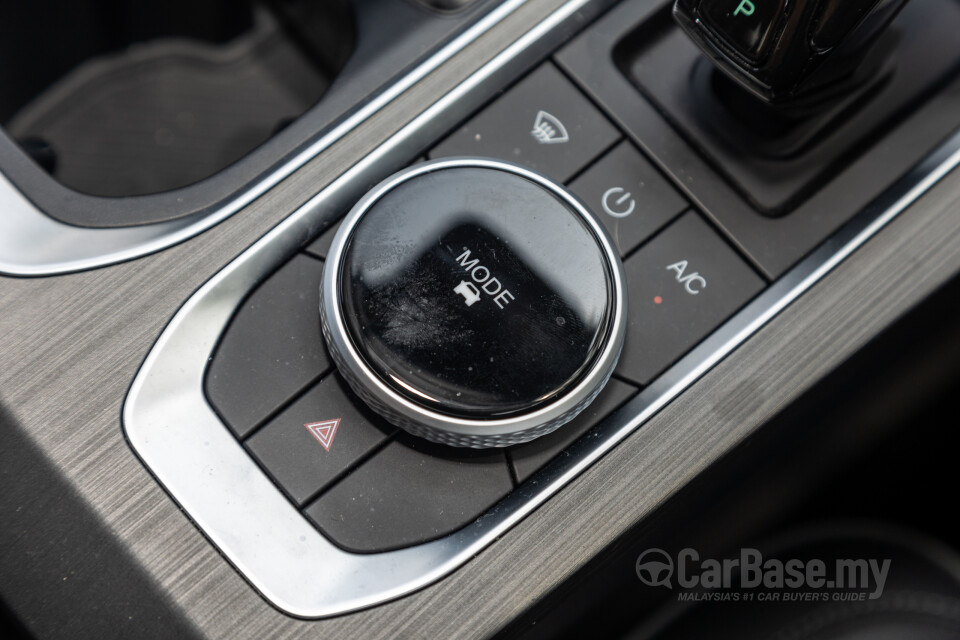 Omoda Jaecoo J7 Mk1 (2024) Interior