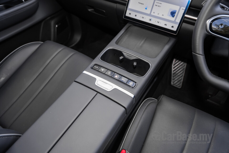 Omoda Jaecoo J7 Mk1 (2024) Interior