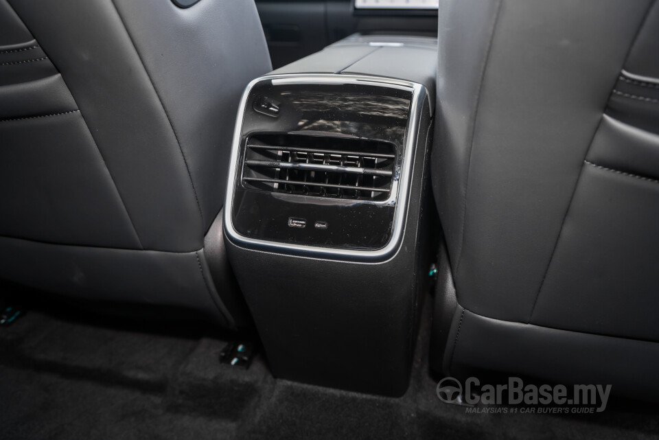 Omoda Jaecoo J7 Mk1 (2024) Interior