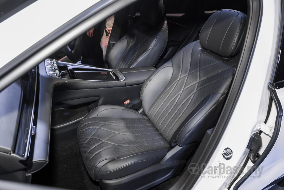 Omoda Jaecoo C9 Mk1 (2024) Interior