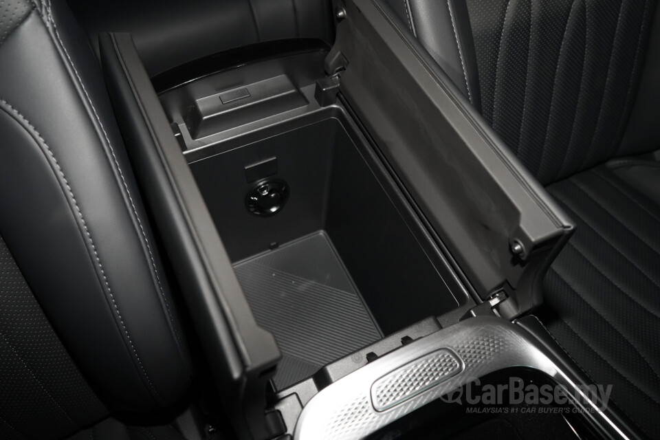 Omoda Jaecoo C9 Mk1 (2024) Interior
