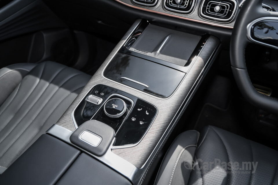 Omoda Jaecoo J8 Mk1 (2025) Interior