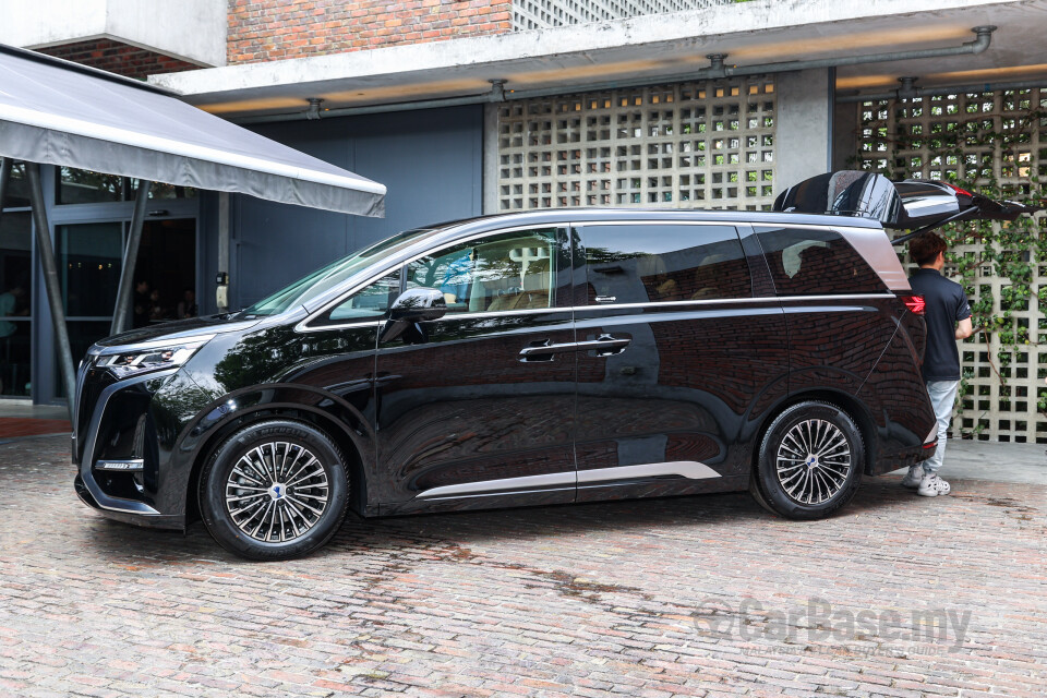 Denza D9 Mk1 (2025) Exterior