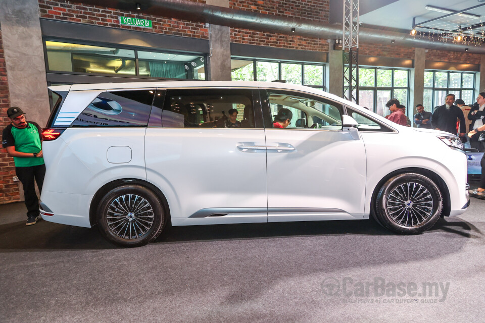 Denza D9 Mk1 (2025) Exterior