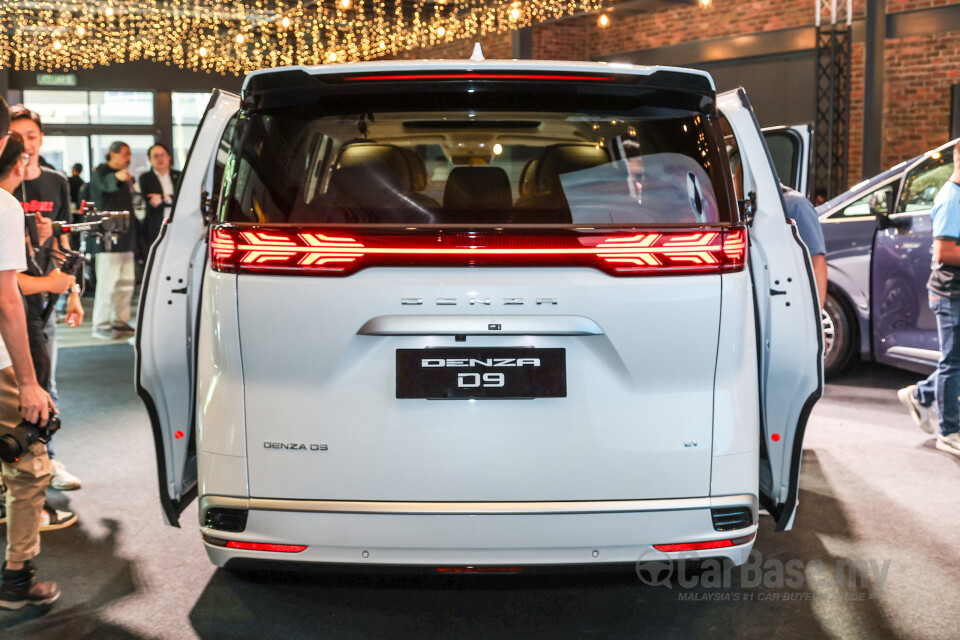 Denza D9 Mk1 (2025) Exterior