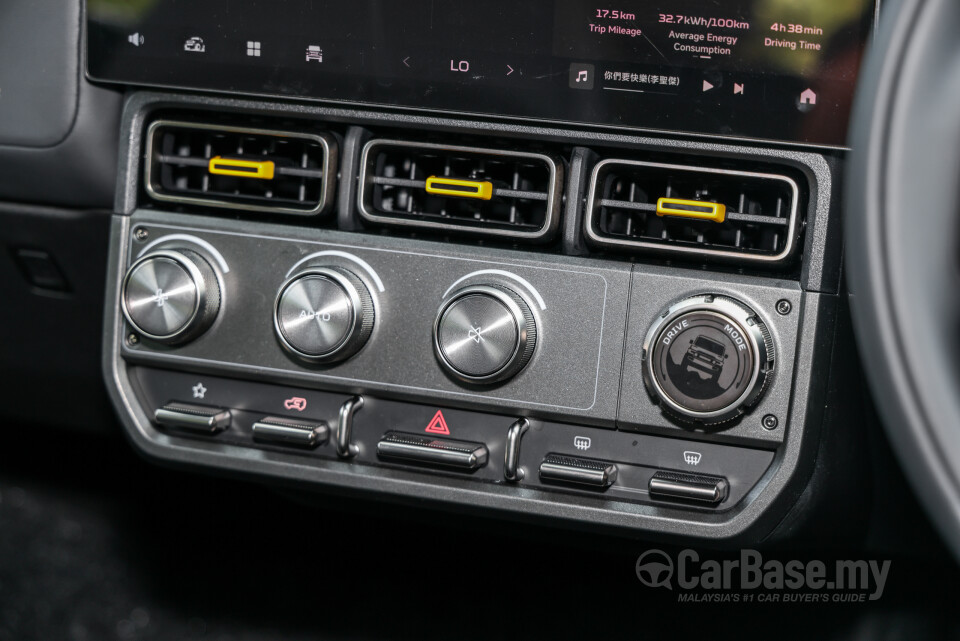 iCaur V23 Mk1 (2025) Interior